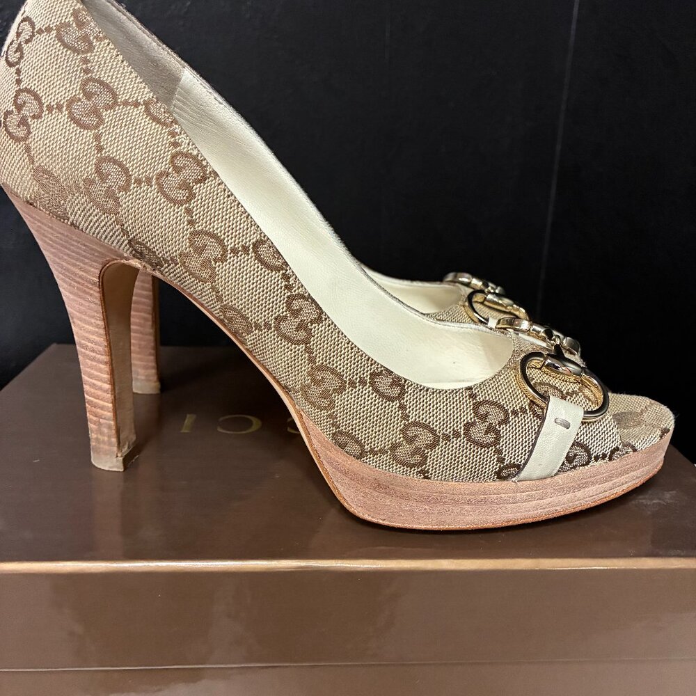 WOMEN'S GUCCI SHOES SIZE 8 1/2
